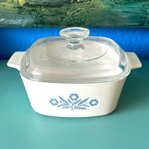 No(13) 1 1/2 Quart Corningware Cornflower Lidded casserole